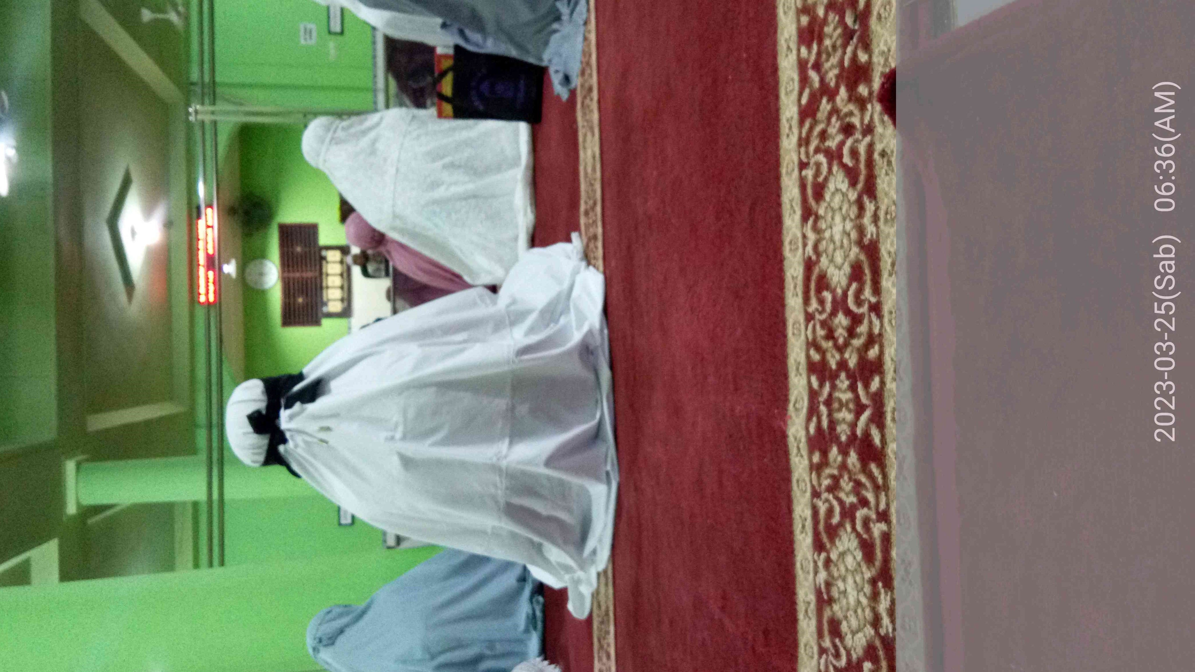 Tampil Elegan dengan Outfit Adem Saat Ramadhan