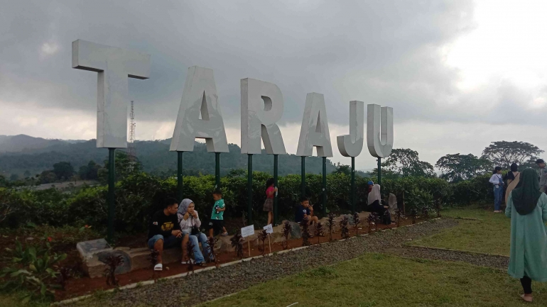 Taraju Membuatku Tersipu Malu 